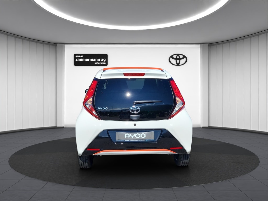 Toyota  1.0 VVT-i Limited White